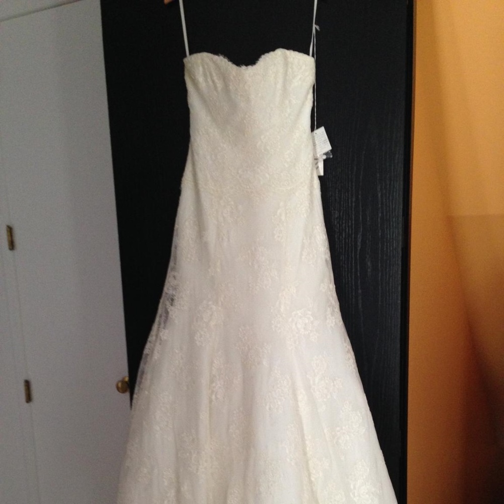 Monique Lhuillier Bliss Wedding Dress, Size 10 - Picture 7 of 9